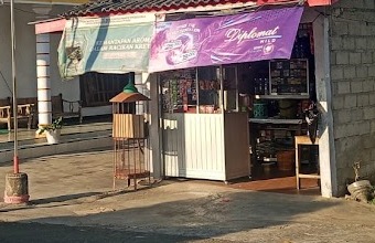 Toko kelontong Mang Ocid